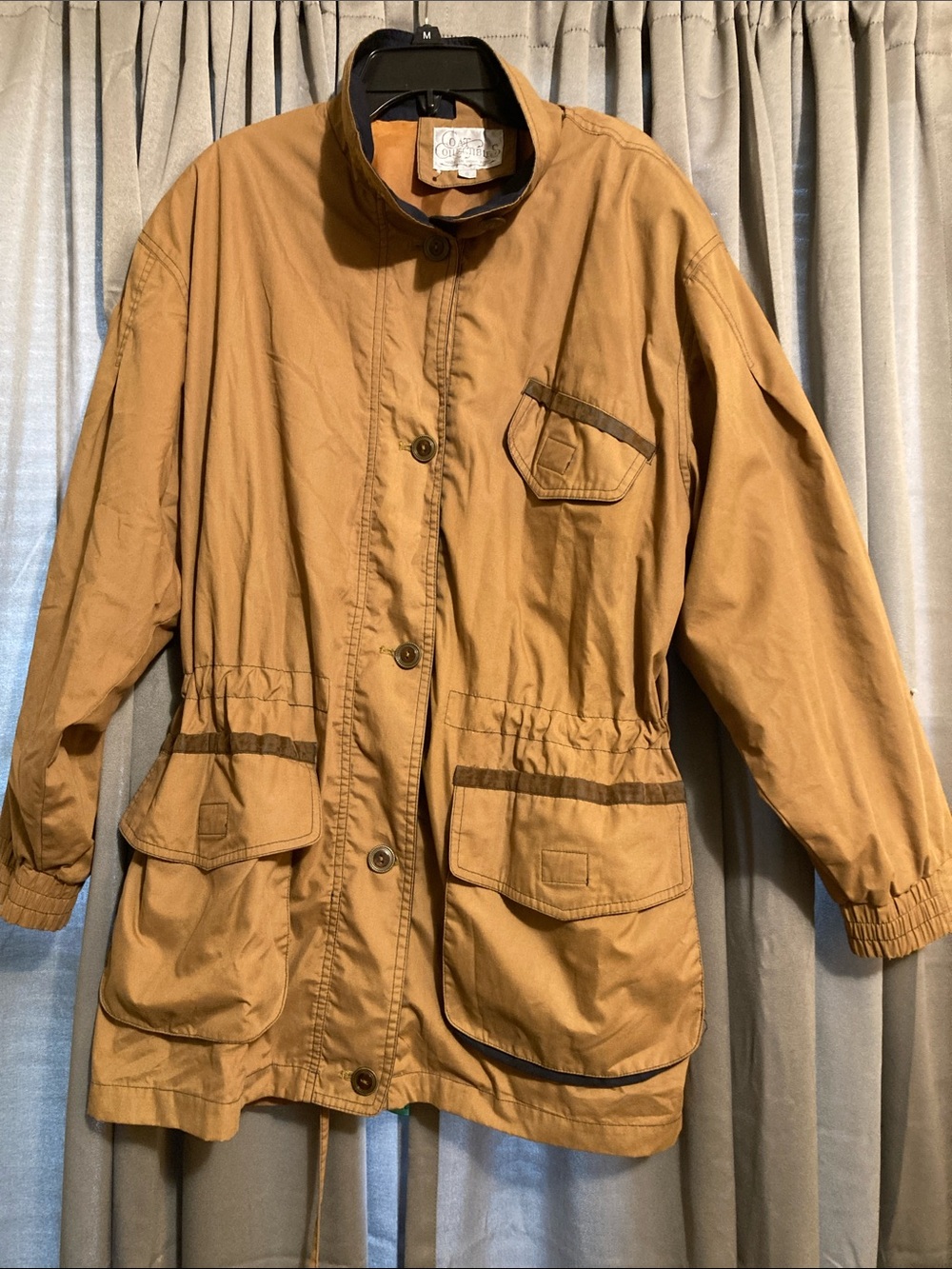 Vintage Coat Collection Women's Brown Jacket with contrasting Black Collar 
Si S
